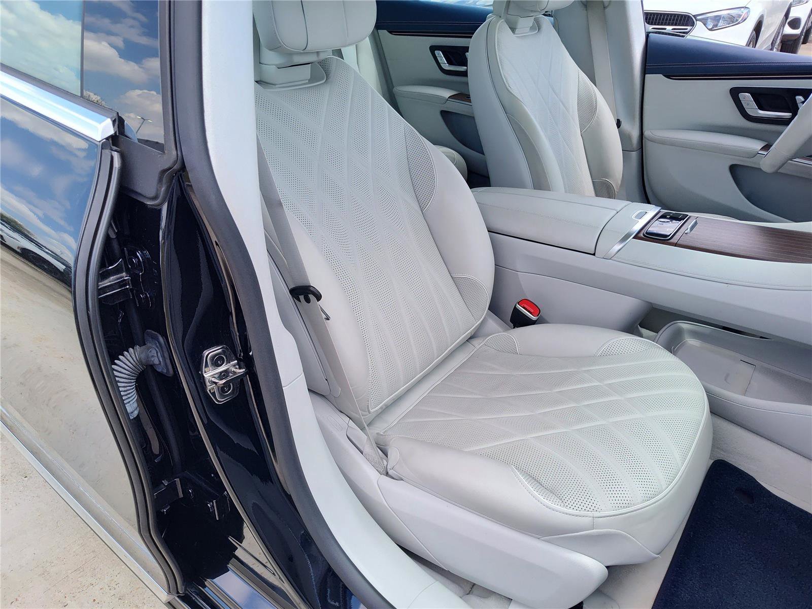 Certified 2022 Mercedes-Benz EQS 580 4MATIC Sedan image 21