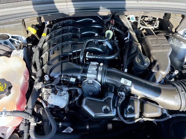 Used 2024 Jeep Grand Cherokee Laredo w/ Luxury Tech Group I RWD image 29