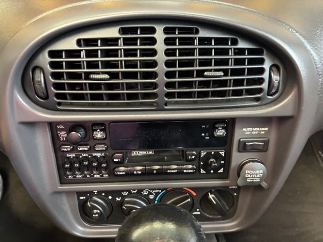 Used 2002 Chrysler Prowler RWD image 27