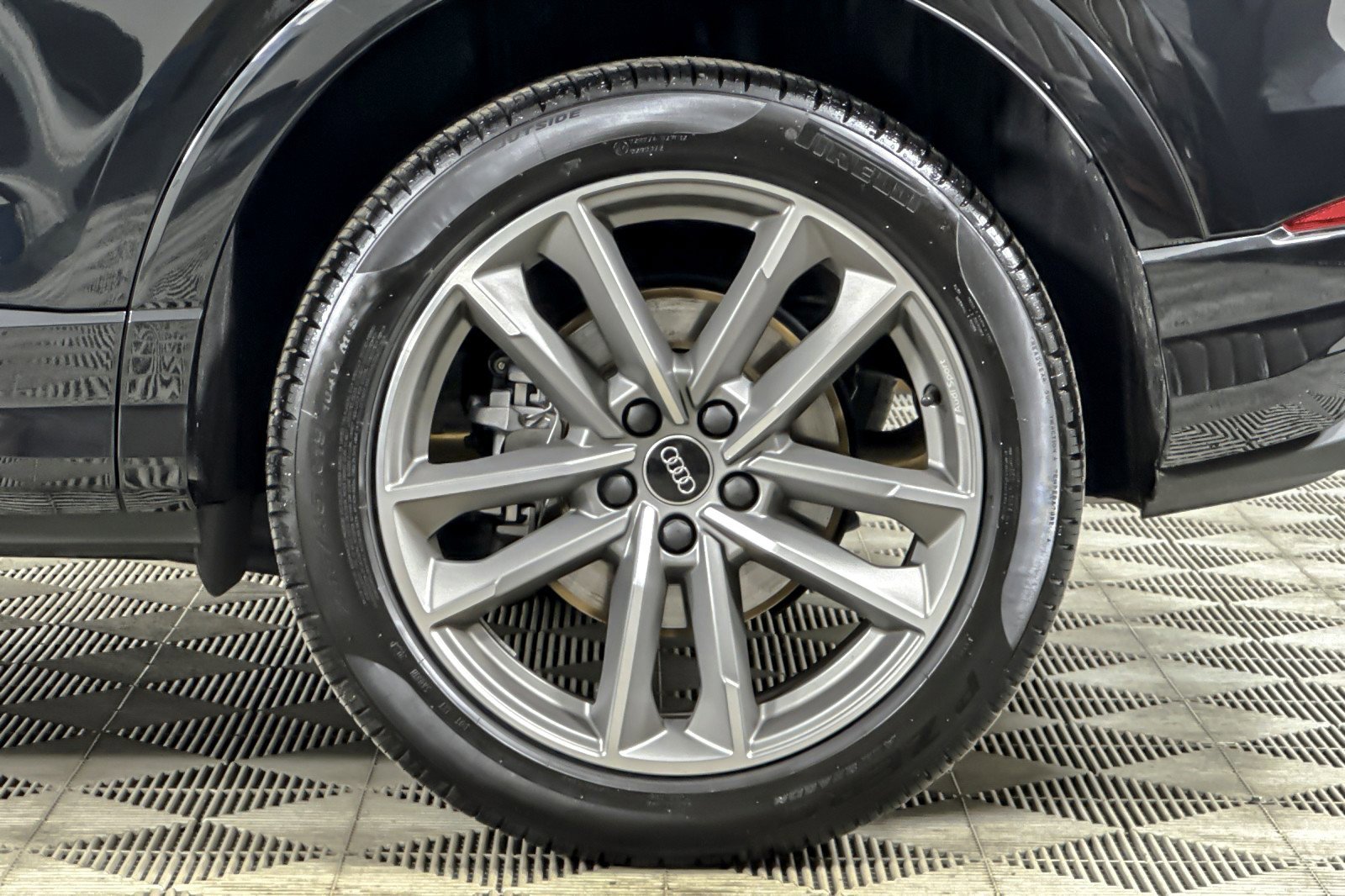 Used 2025 Audi Q3 2.0T Premium image 24