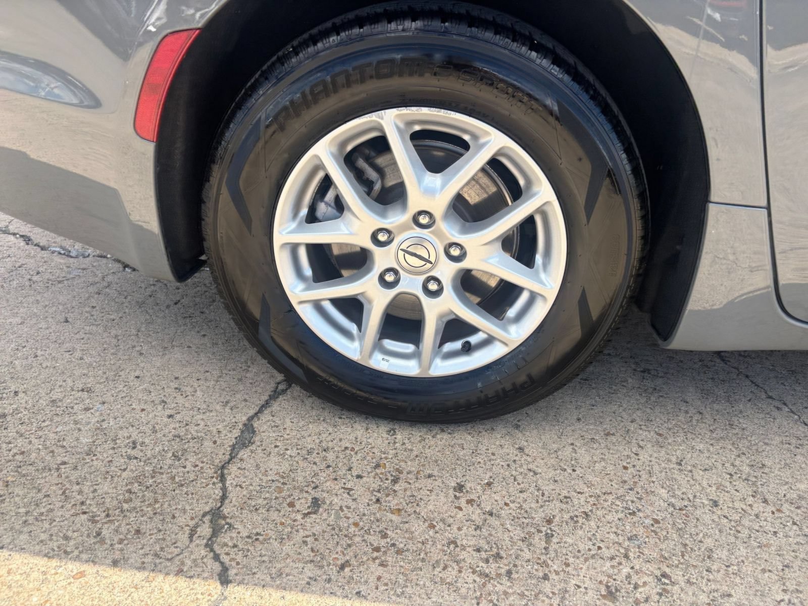 Used 2025 Chrysler Pacifica Select FWD image 32
