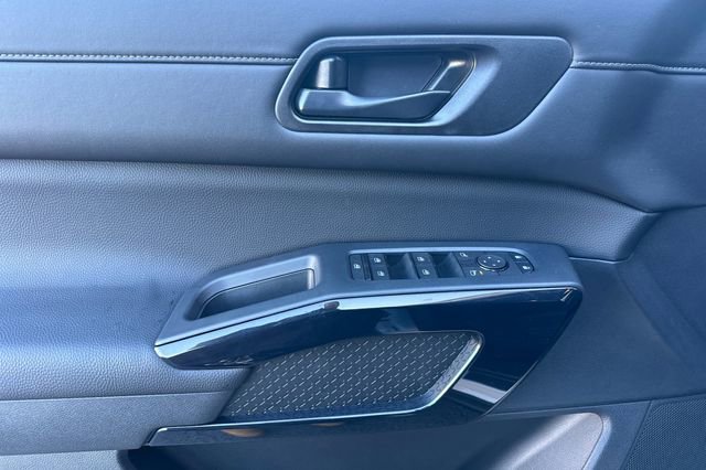 New 2025 Nissan Pathfinder SV w/ Black Appearance Package image 11