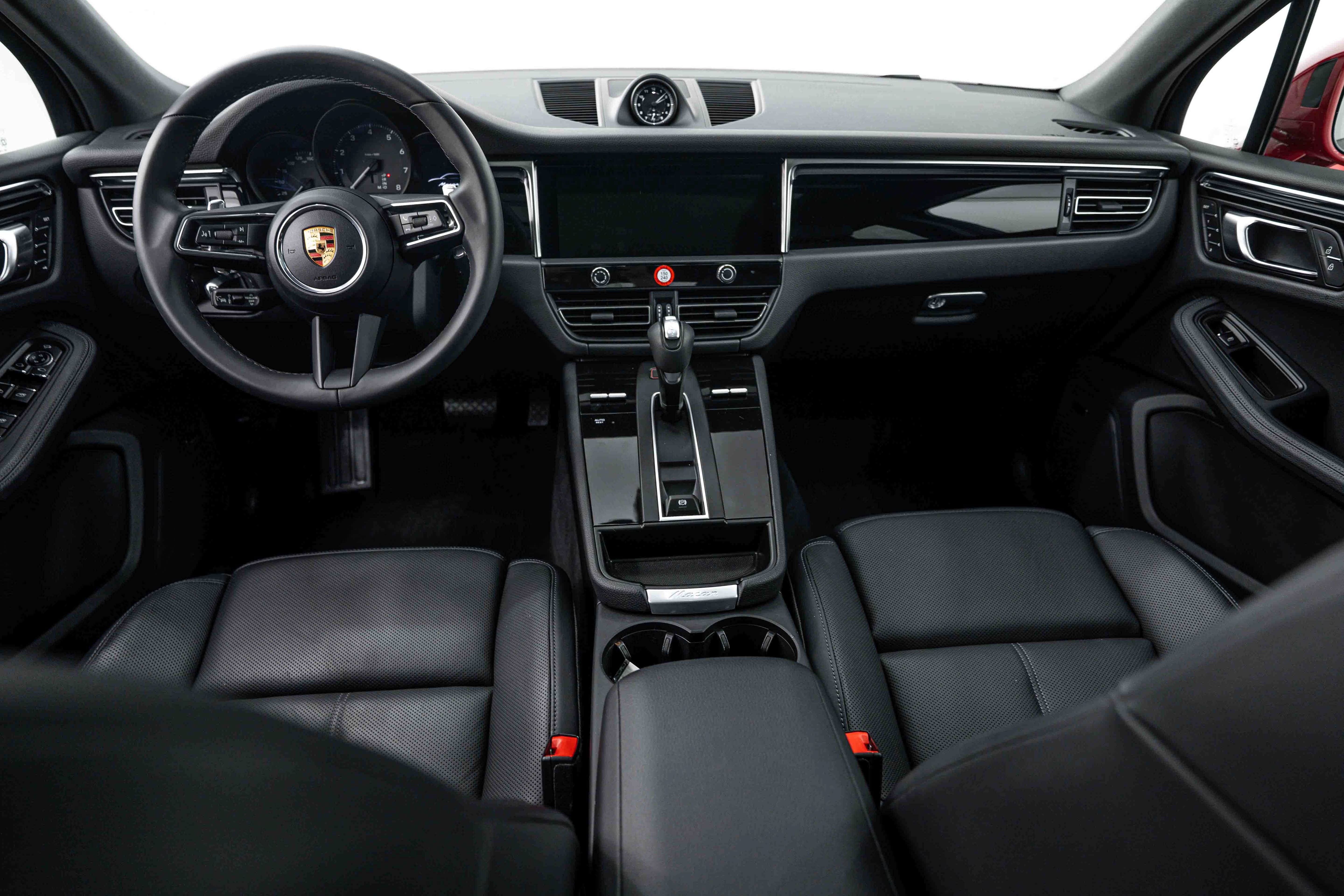 Certified 2026 Porsche Macan AWD/4WD image 12