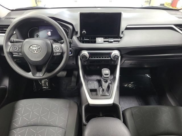Used 2024 Toyota RAV4 XLE AWD/4WD image 2