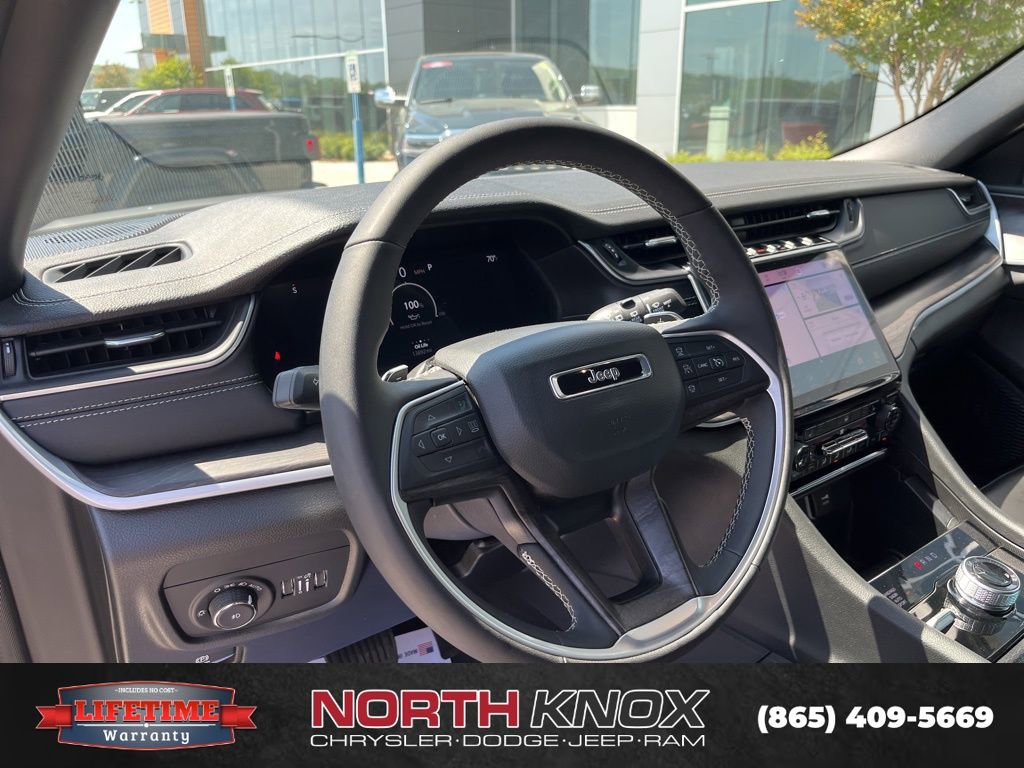 Used 2025 Jeep Grand Cherokee Limited AWD/4WD image 6