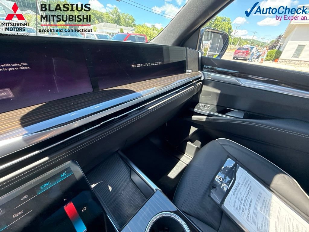Used 2026 Cadillac Escalade Luxury AWD/4WD image 40