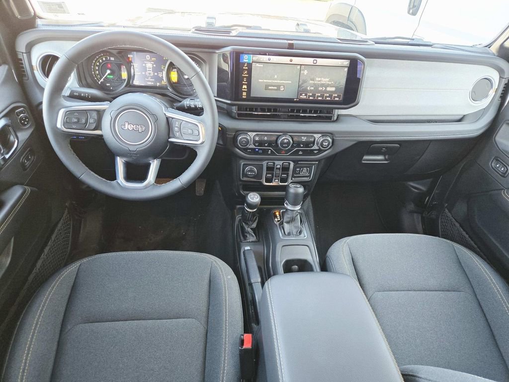 Used 2025 Jeep Wrangler Unlimited Sahara image 9