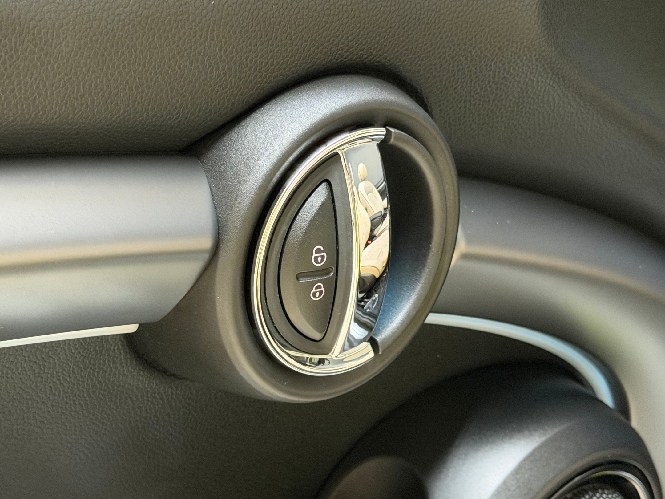 Used 2024 MINI Cooper S w/ Signature Upholstery Package image 25