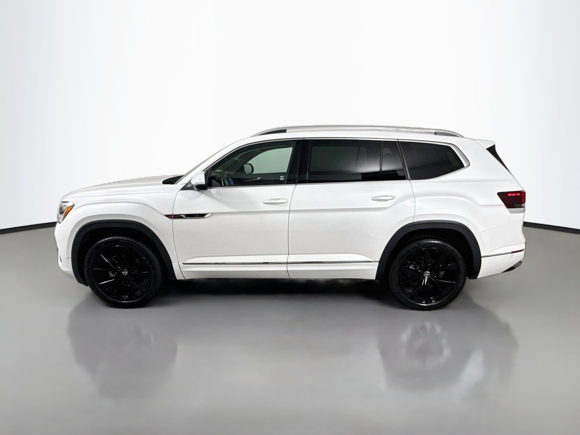 Used 2024 Volkswagen Atlas SEL Premium R-Line AWD/4WD image 4