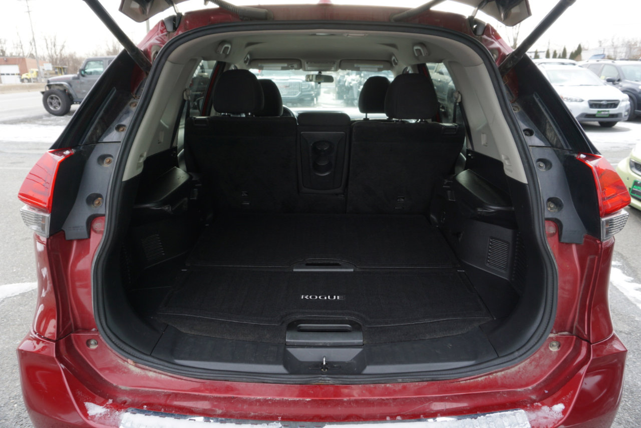 Used 2018 Nissan Rogue SV image 6