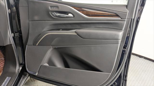 Used 2022 Cadillac Escalade ESV Luxury image 32