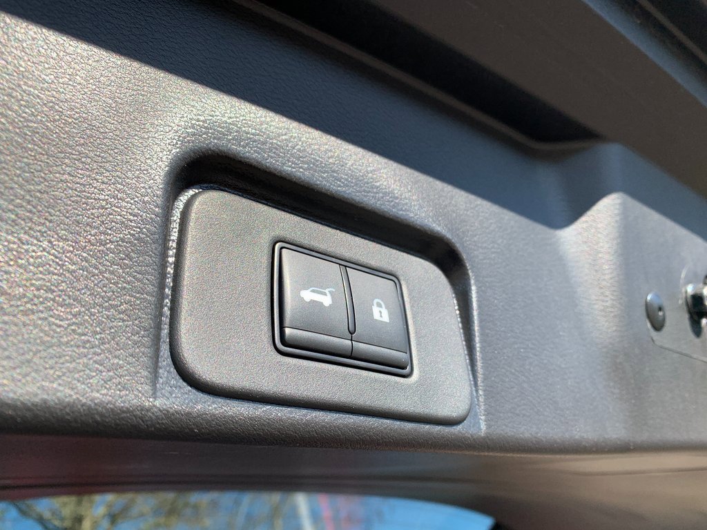 Used 2023 Nissan Rogue SV w/ SV Premium B Package image 9