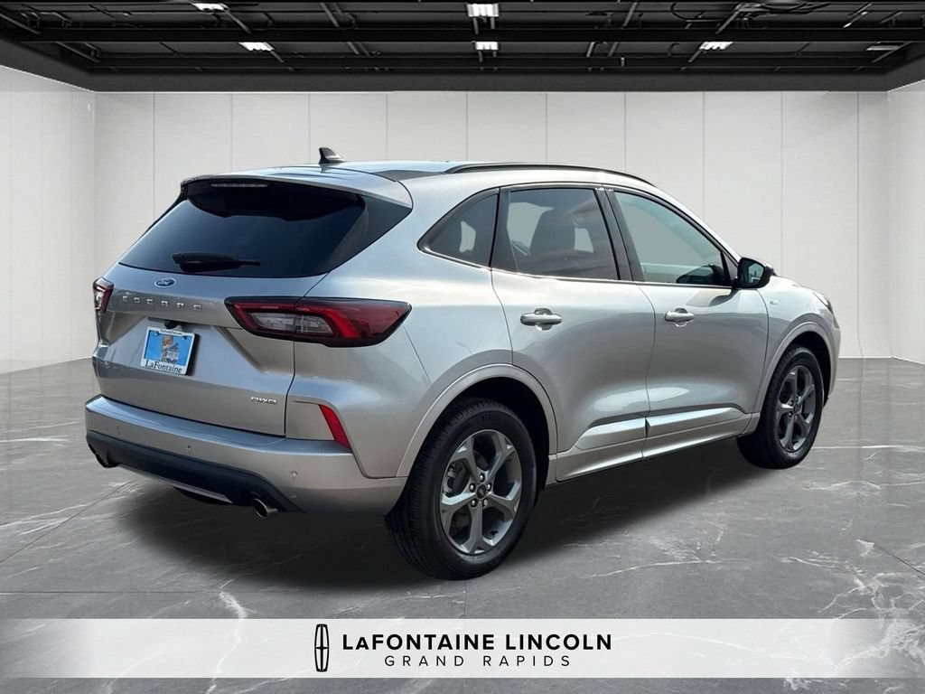Used 2023 Ford Escape ST-Line w/ Tech Pack #1 AWD/4WD image 5