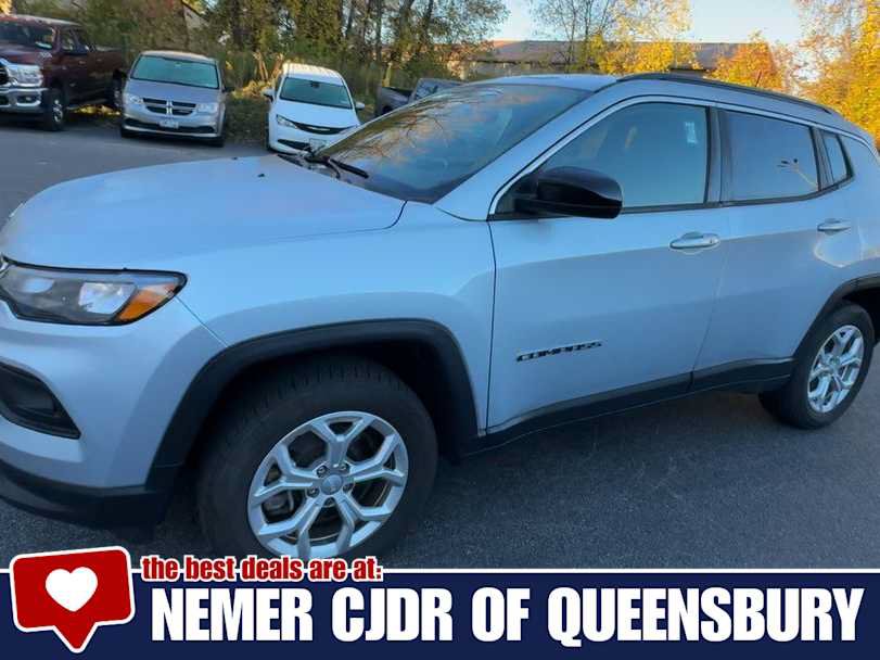 Used 2024 Jeep Compass Latitude AWD/4WD image 4