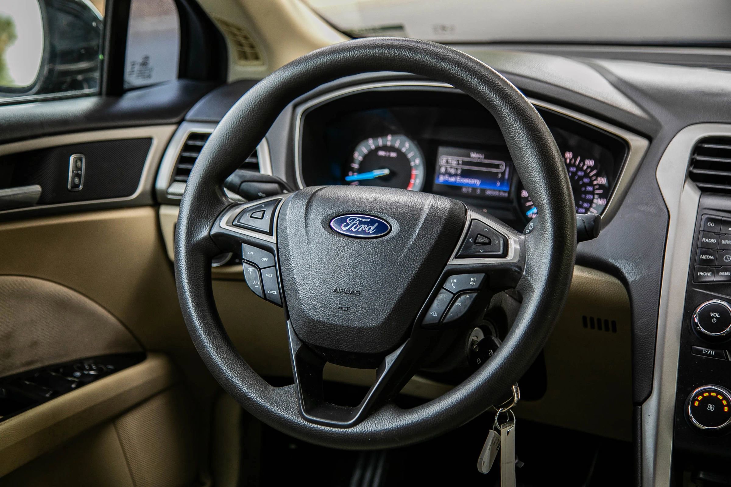 Used 2014 Ford Fusion SE image 25