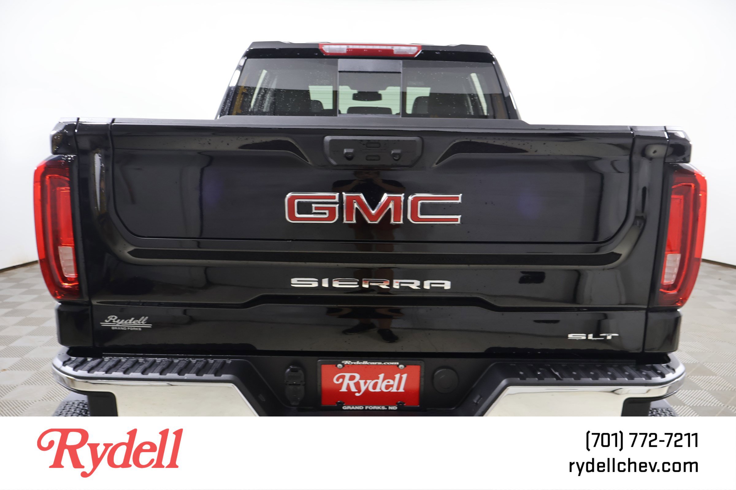 New 2026 GMC Sierra 1500 SLT w/ SLT Convenience Package image 6