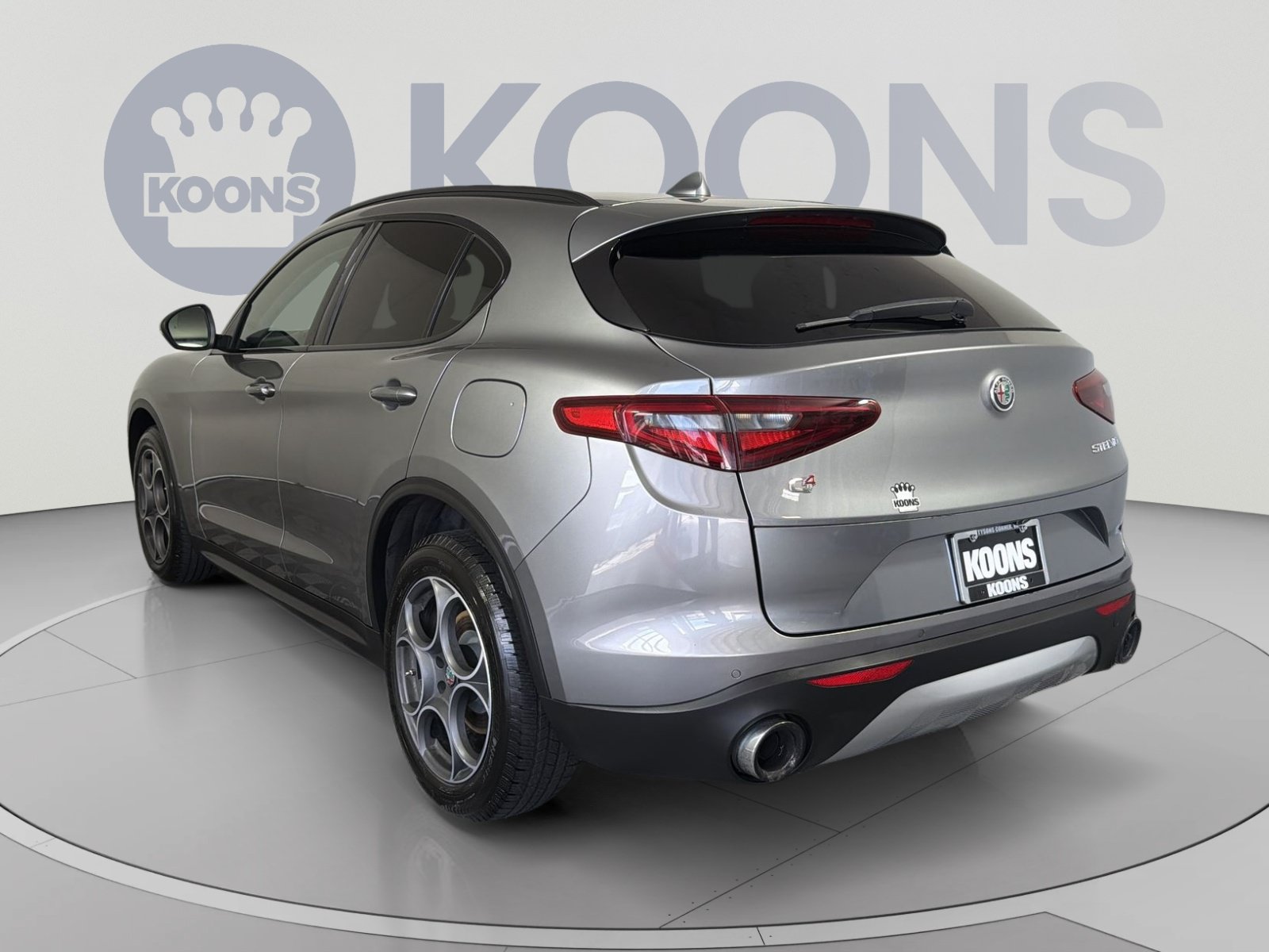 Used 2018 Alfa Romeo Stelvio Sport w/ Quick Order Package 22J Sport AWD/4WD image 4