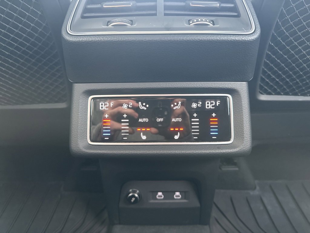 Used 2024 Audi Q8 e-tron Prestige image 64