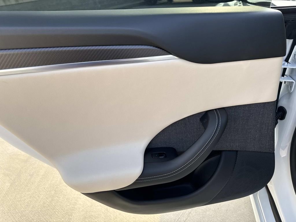 Used 2021 Tesla Model S Plaid image 10