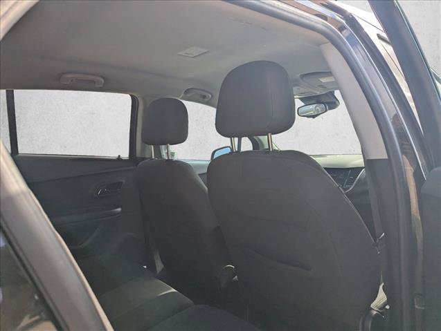 Used 2022 Chevrolet Trax LS w/ Tint and Cruise Package AWD/4WD image 14