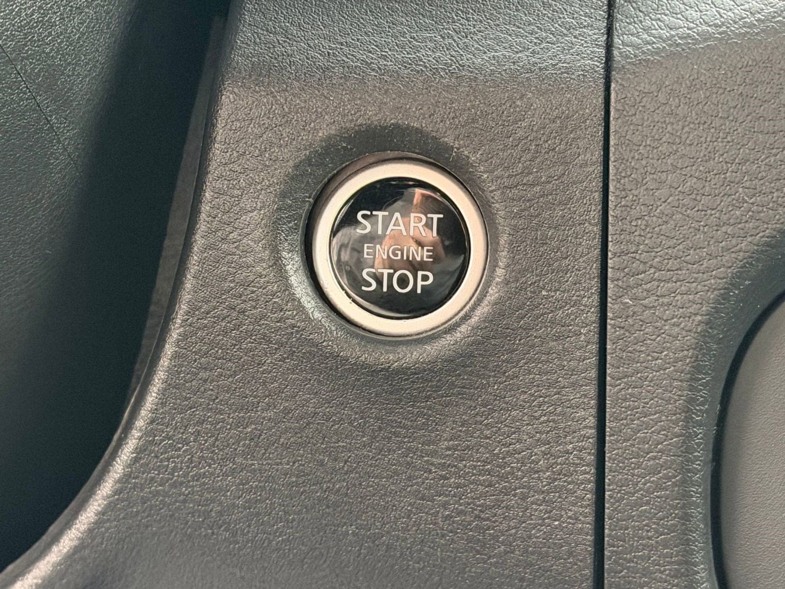 Used 2024 Nissan Frontier SV image 27