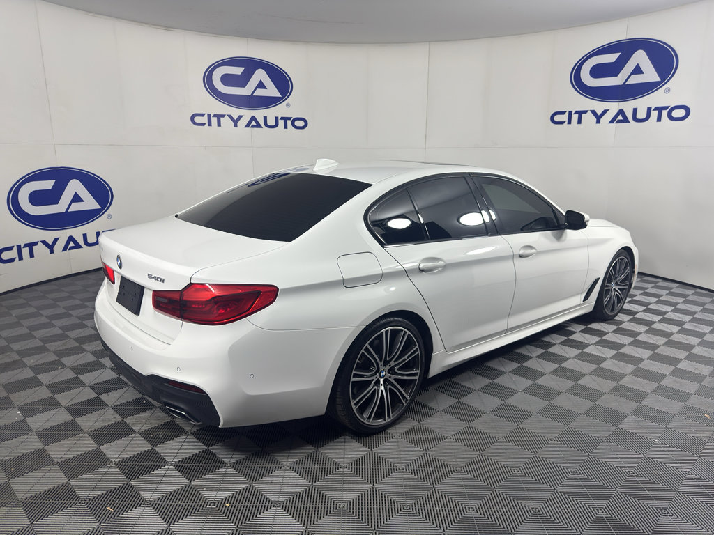 Used 2020 BMW 540i w/ M Sport Package RWD image 3