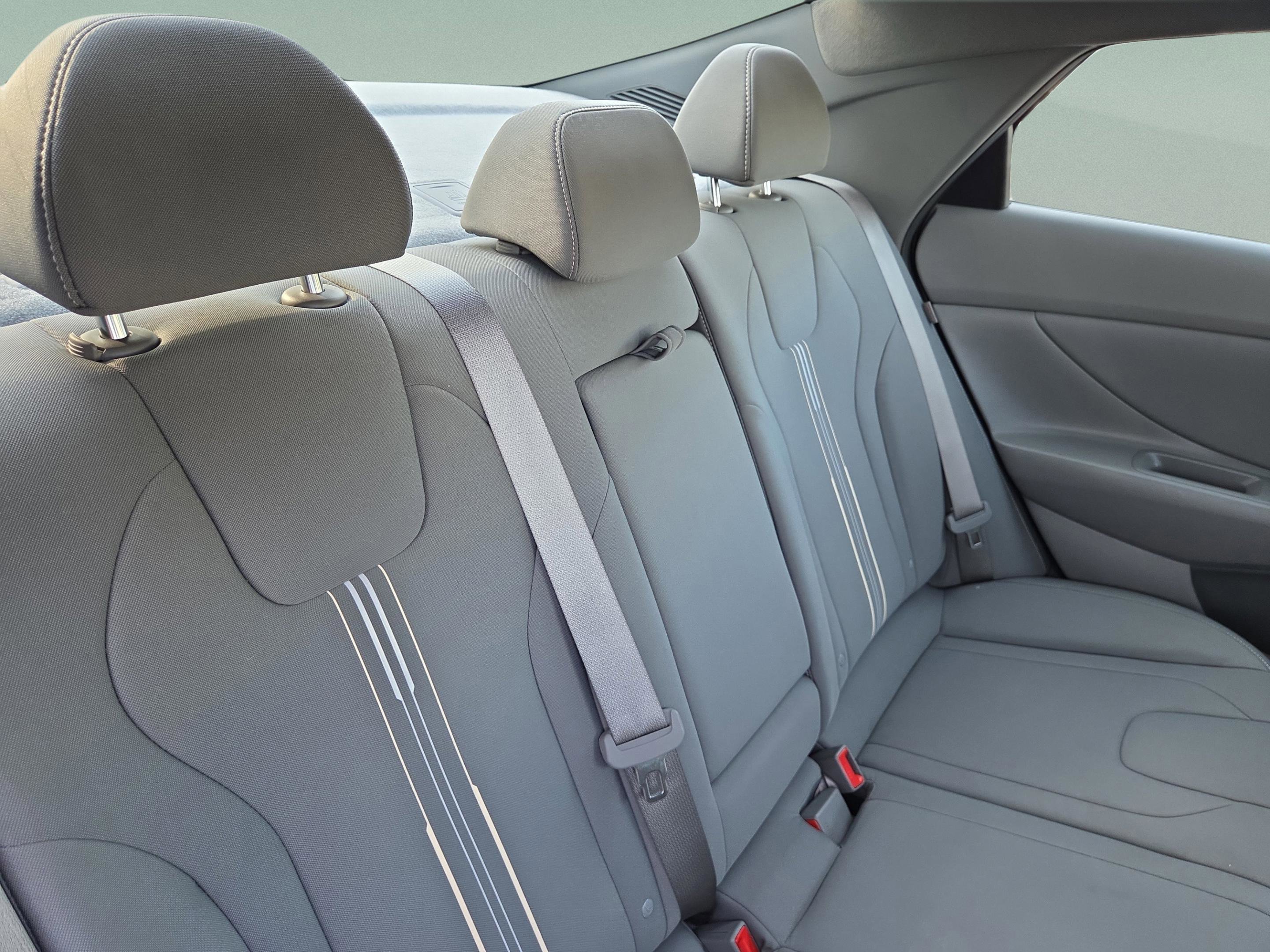 Used 2025 Hyundai Elantra SEL image 35