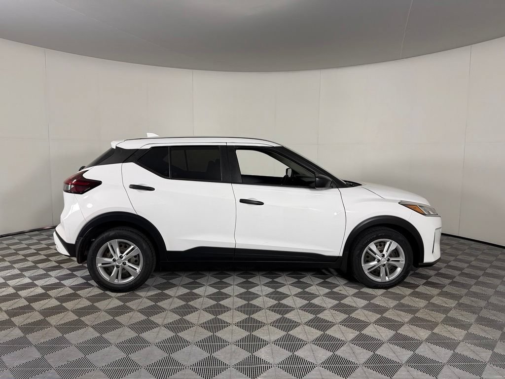 Used 2023 Nissan Kicks S FWD image 7