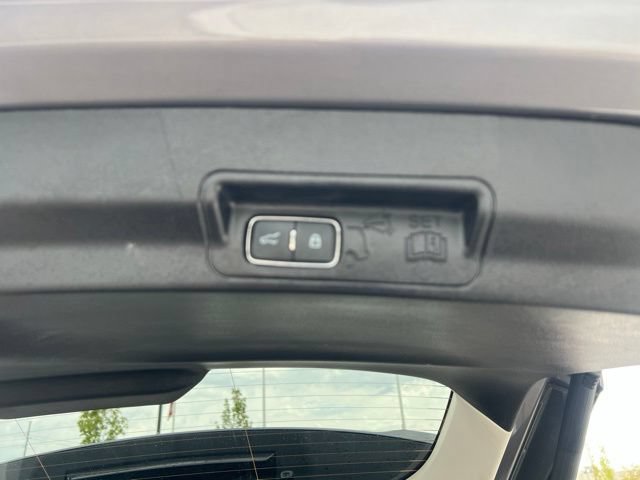 Used 2025 Ford Explorer Active AWD/4WD image 17