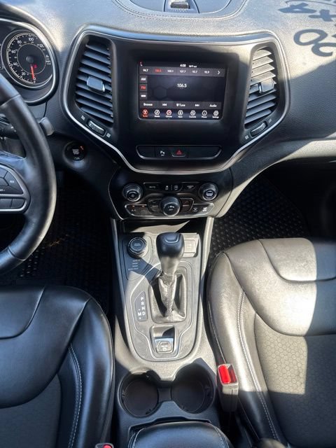 Used 2020 Jeep Cherokee Latitude Plus w/ Cold Weather Group AWD/4WD image 29