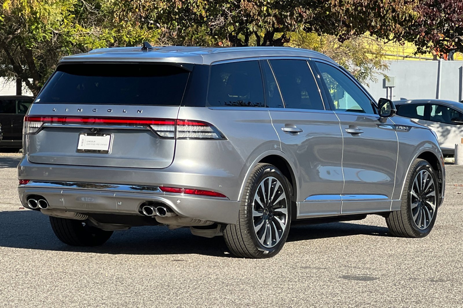 Certified 2023 Lincoln Aviator Black Label Grand Touring w/ Class IV Trailer Tow Package image 4