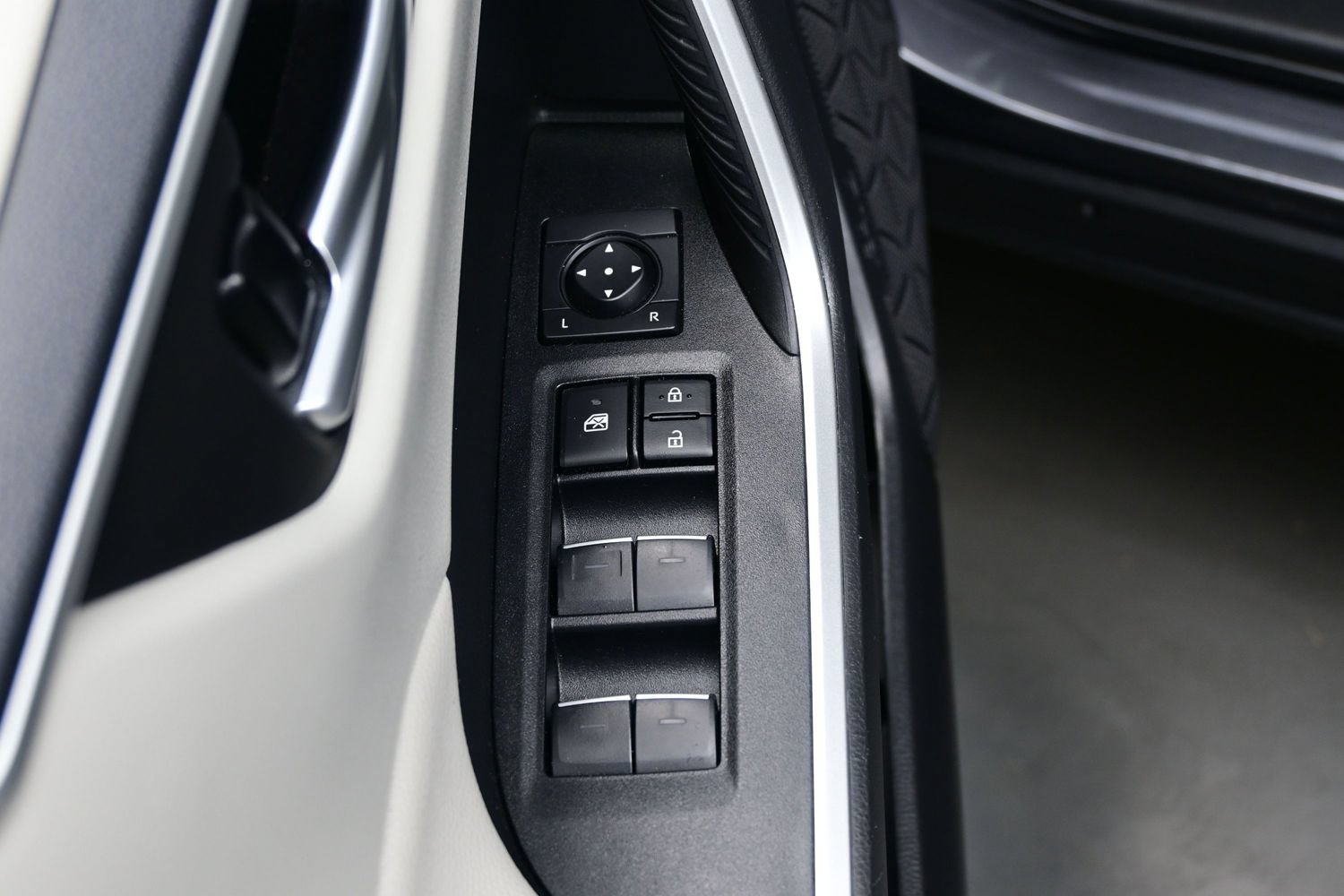 Used 2025 Toyota RAV4 XLE Premium w/ Weather Package FWD image 10