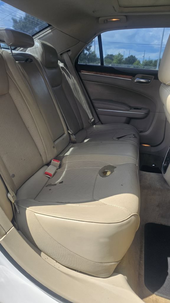 Used 2014 Chrysler 300 C RWD image 10