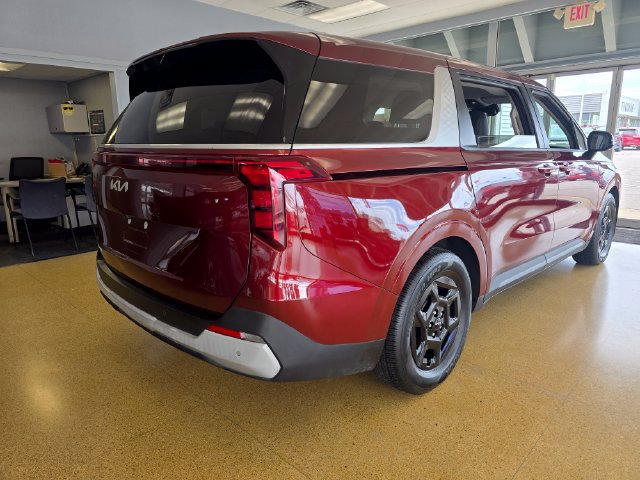 Used 2025 Kia Carnival FWD image 4