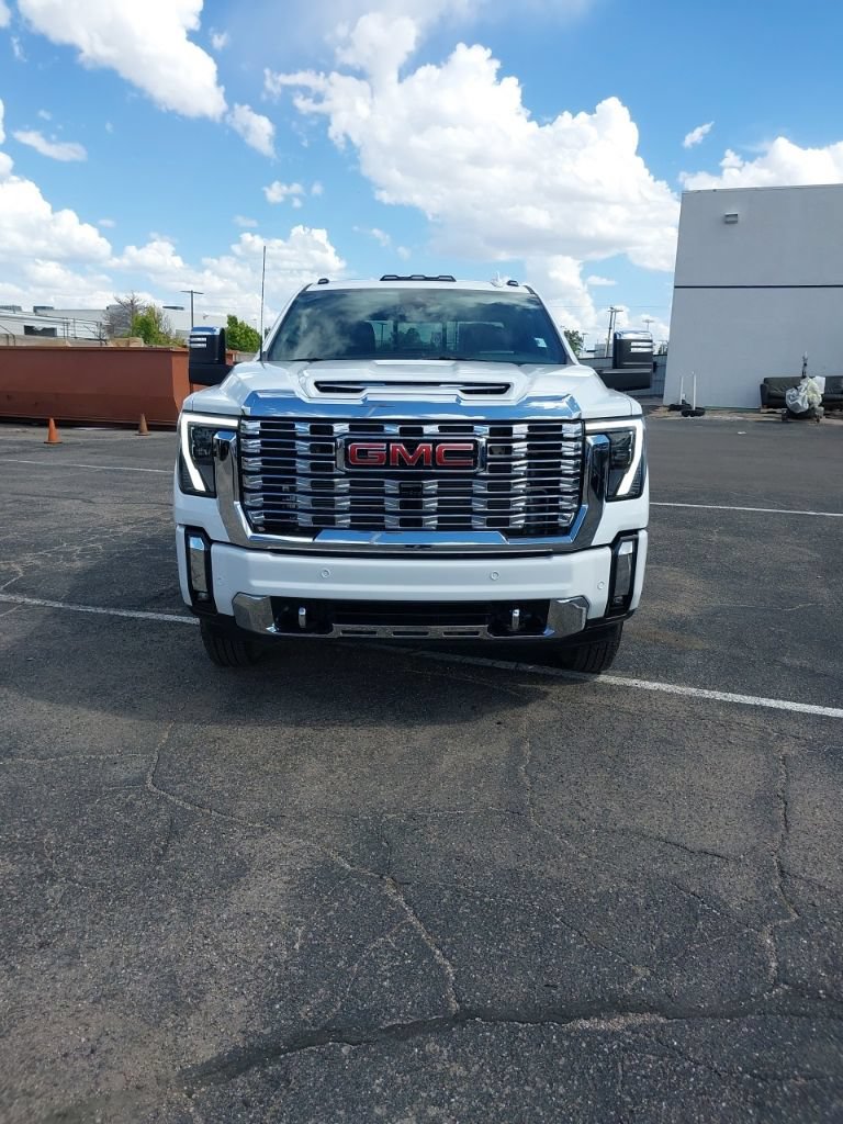 Used 2025 GMC Sierra 3500 Denali w/ Denali Reserve Package AWD/4WD image 1