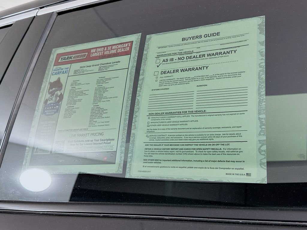 Certified 2024 Jeep Grand Cherokee Laredo w/ Luxury Tech Group I image 16