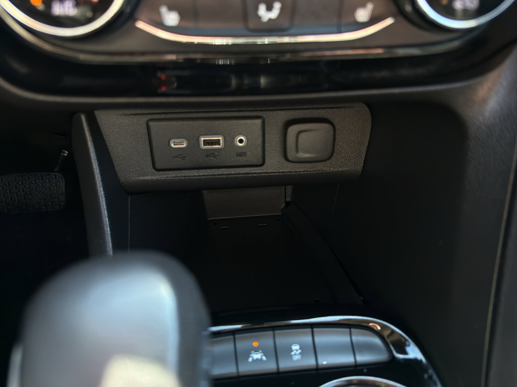 Used 2023 Buick Encore GX Select w/ Sport Touring Package FWD image 21