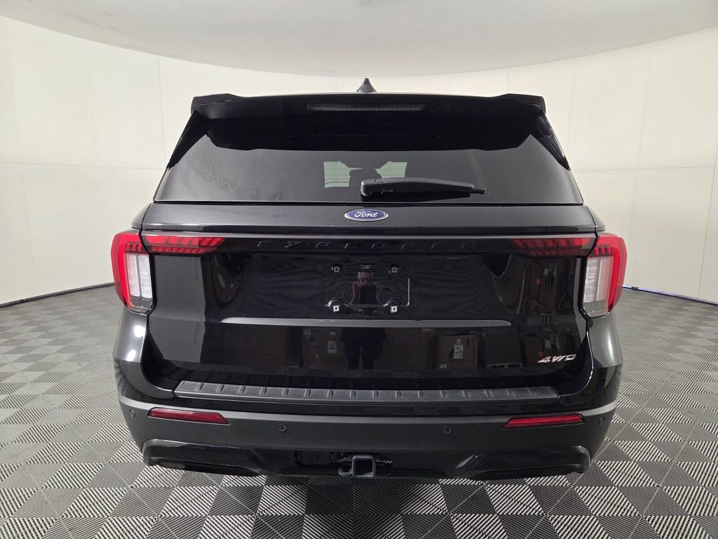 Used 2025 Ford Explorer ST-Line w/ ST-Line Street Pack image 6