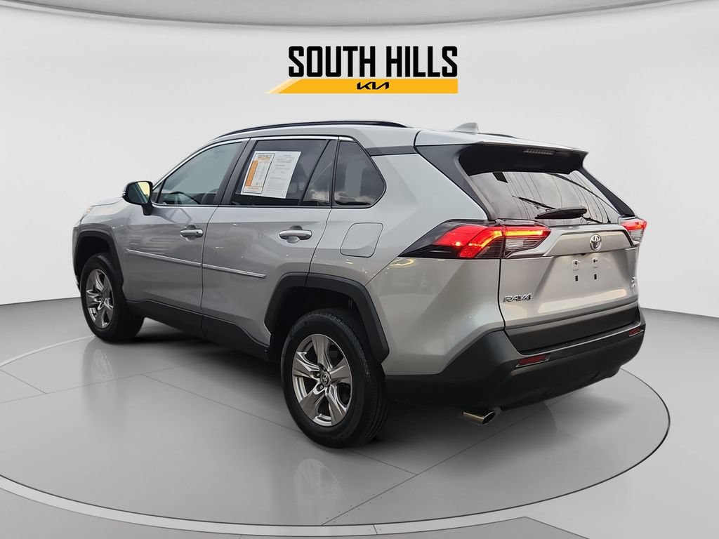 Used 2022 Toyota RAV4 XLE w/ Convenience Package AWD/4WD image 3