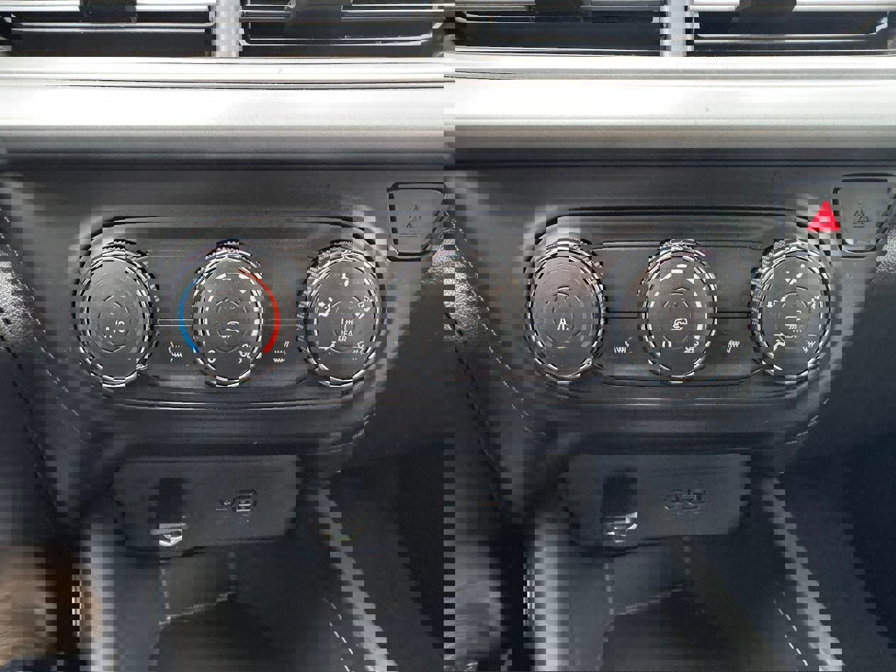 Used 2025 Chevrolet Trax LS w/ LS Convenience Package image 14