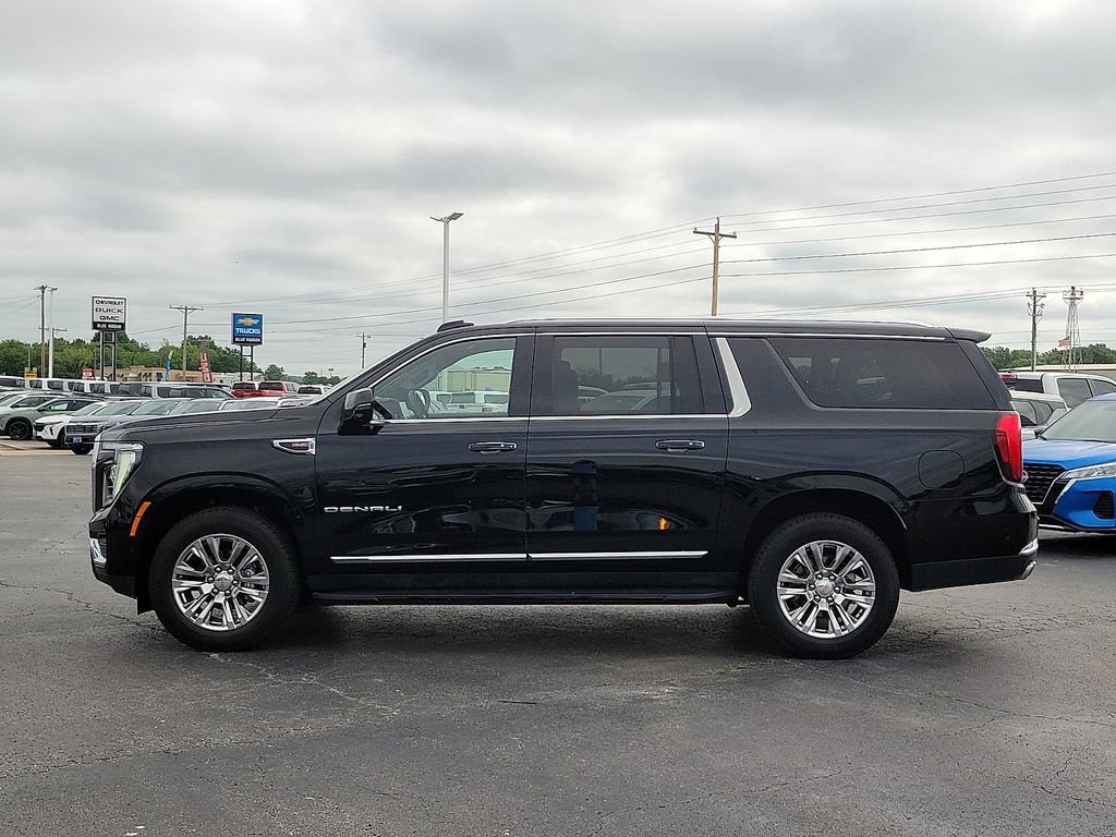 Used 2025 GMC Yukon XL Denali AWD/4WD image 3