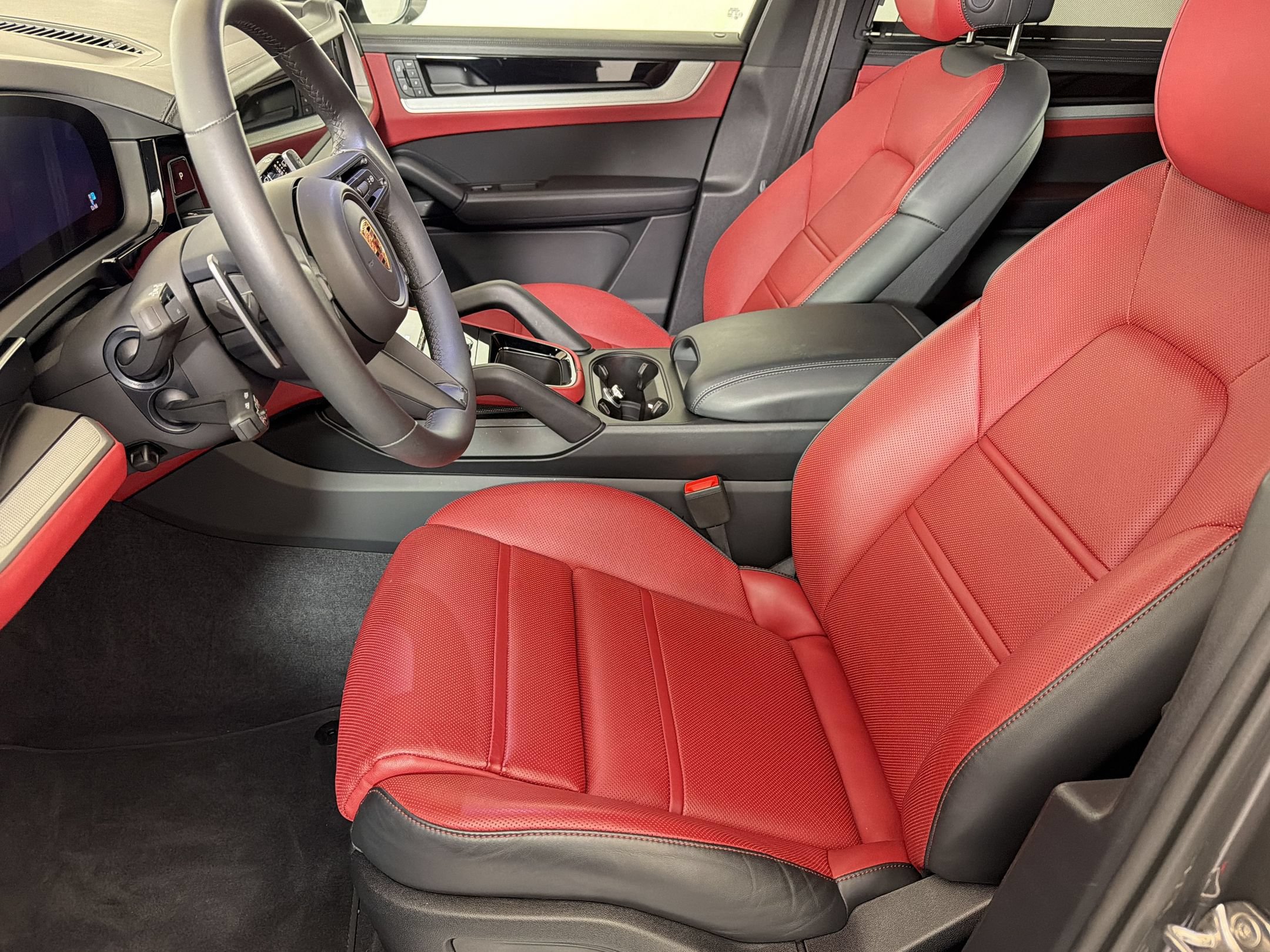 Certified 2025 Porsche Cayenne S AWD/4WD image 5