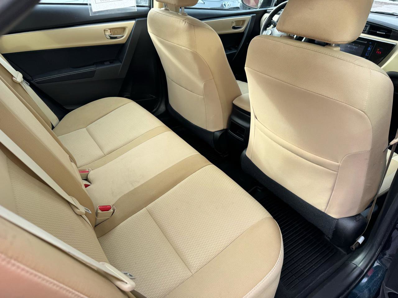 Used 2018 Toyota Corolla LE FWD image 12