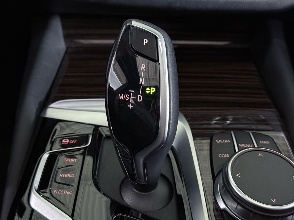 Used 2023 BMW 530e xDrive w/ Premium Package image 37