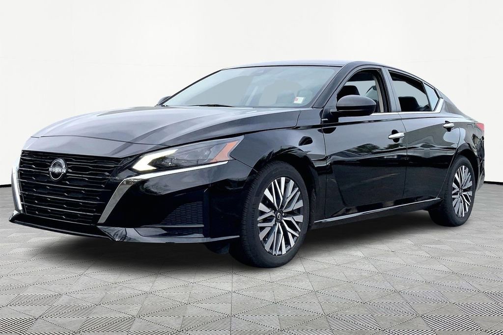 Used 2024 Nissan Altima 2.5 SV image 3