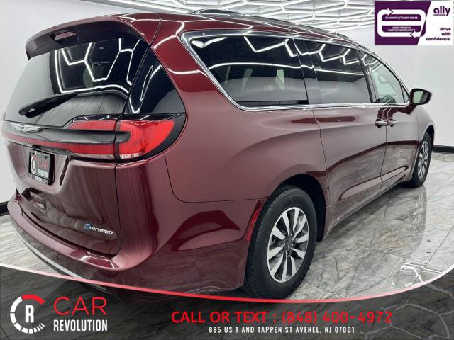 Used 2021 Chrysler Pacifica Touring-L FWD image 10