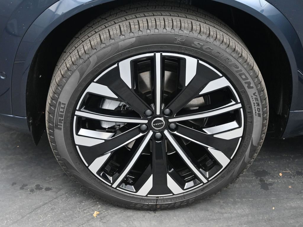 New 2026 Volvo XC90 B6 Plus w/ Protection Package Premier image 4