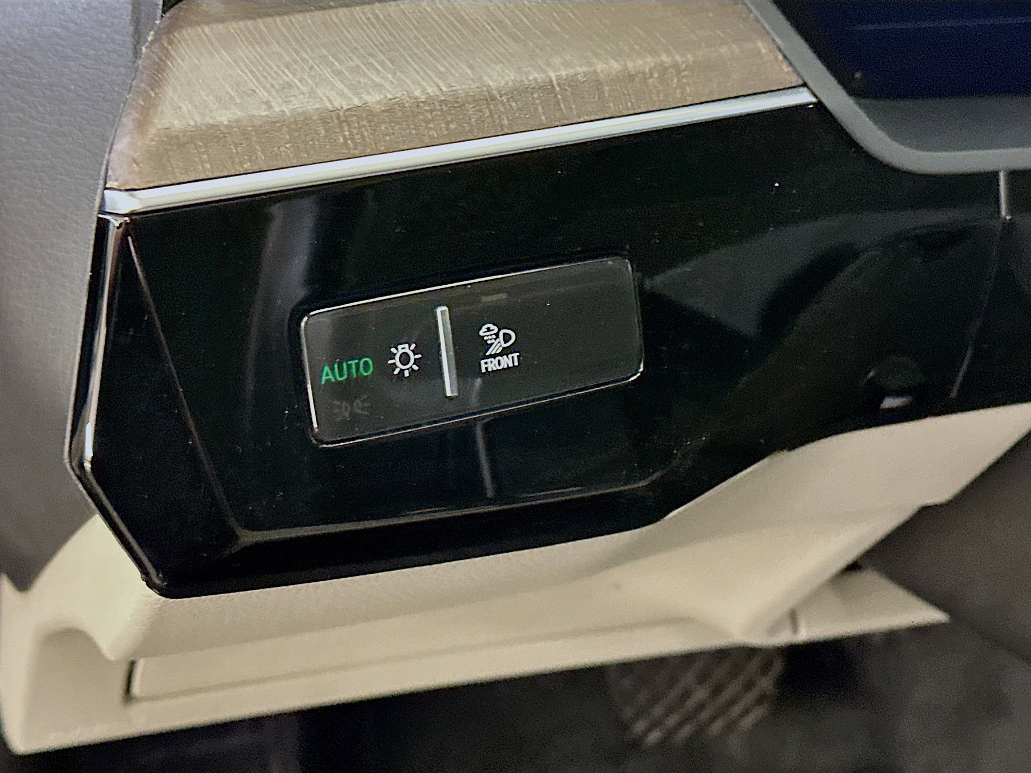 Used 2024 Audi Q8 e-tron Premium Plus w/ Premium Plus Package image 17