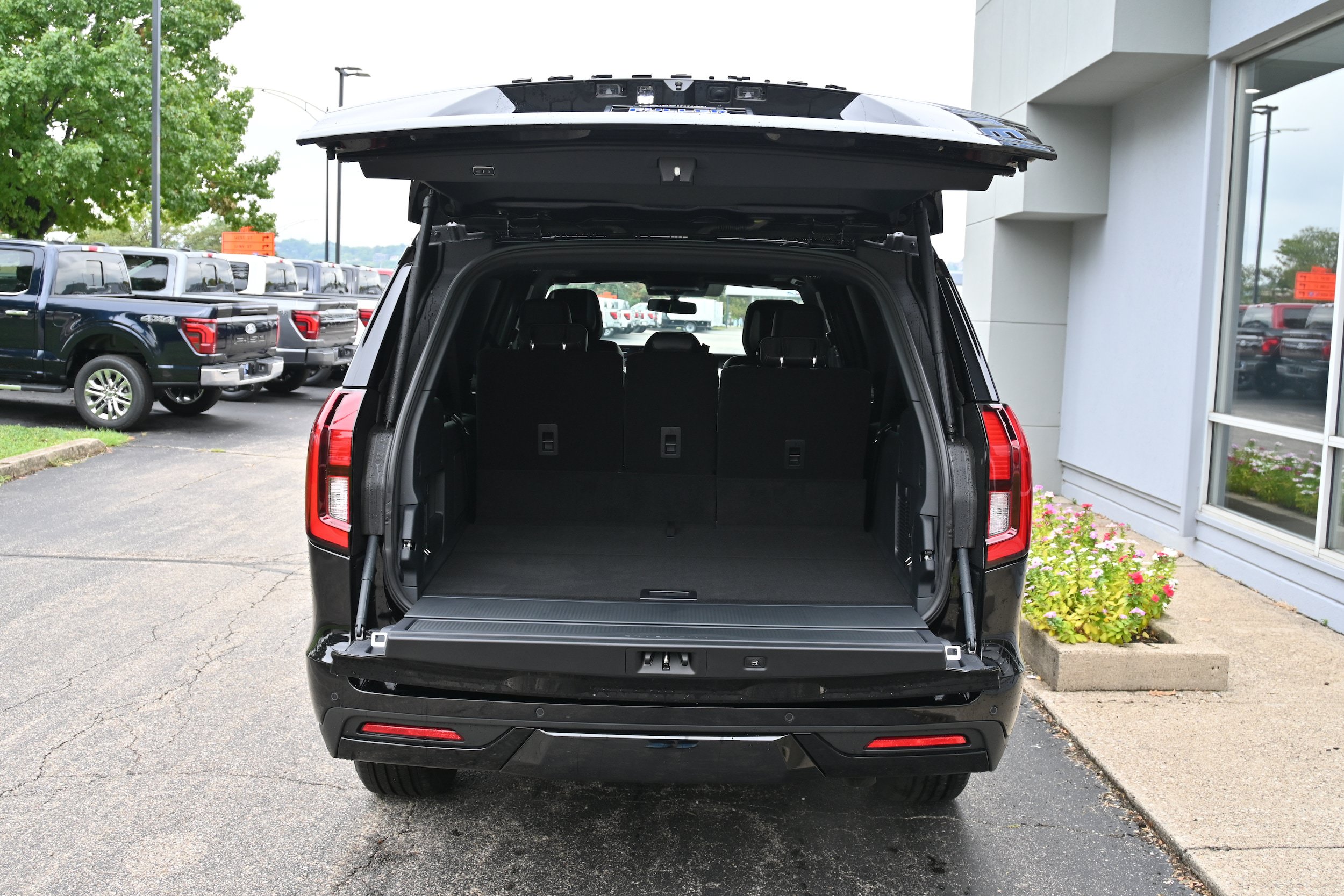 New 2027 Ford Expedition Max Platinum w/ Stealth Performance Package AWD/4WD image 4