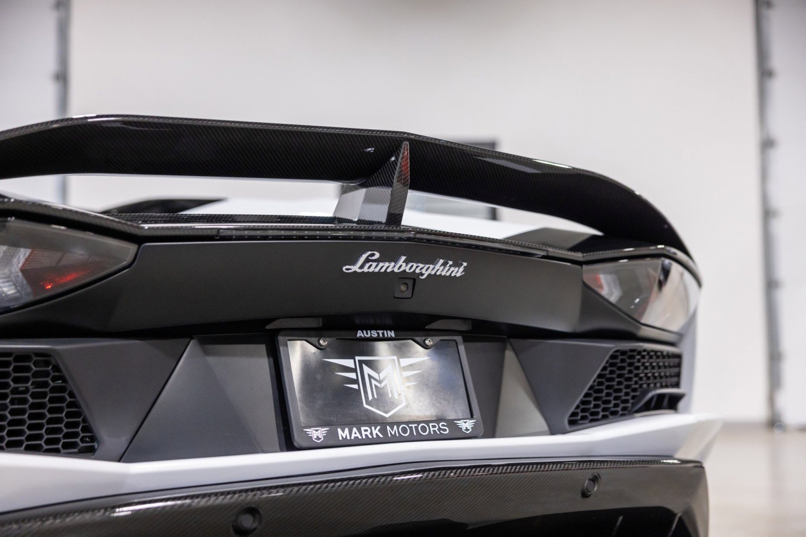 Used 2019 Lamborghini Aventador S image 16